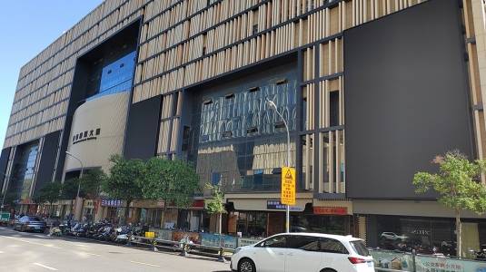 大型戶外LED屏讓濟南某商務樓宇成商業美學新地標